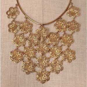 VTG Francesca Visconti Elaborately Detailed Floral Bib Necklace